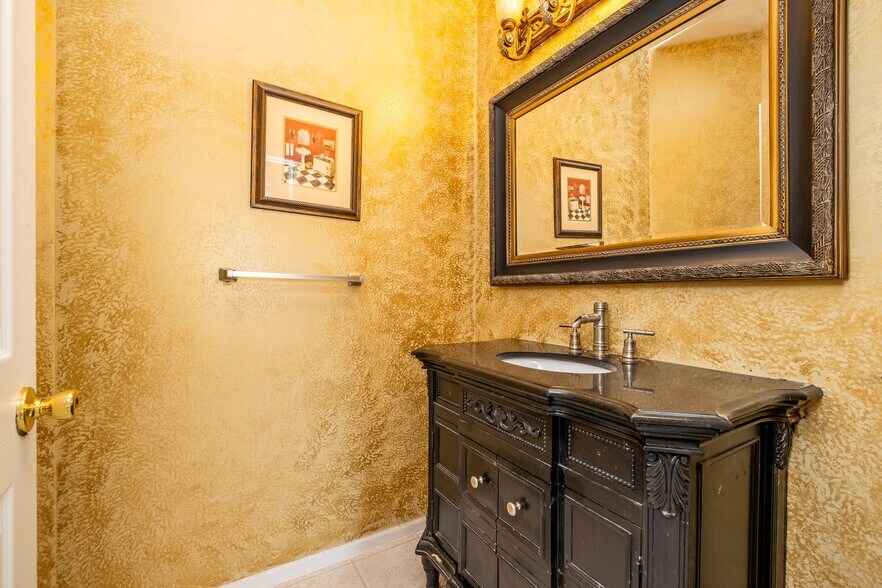 Building Photo - 466 Ivy Ln