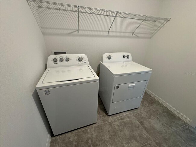 Building Photo - 6425 SW 78th Ave Rd