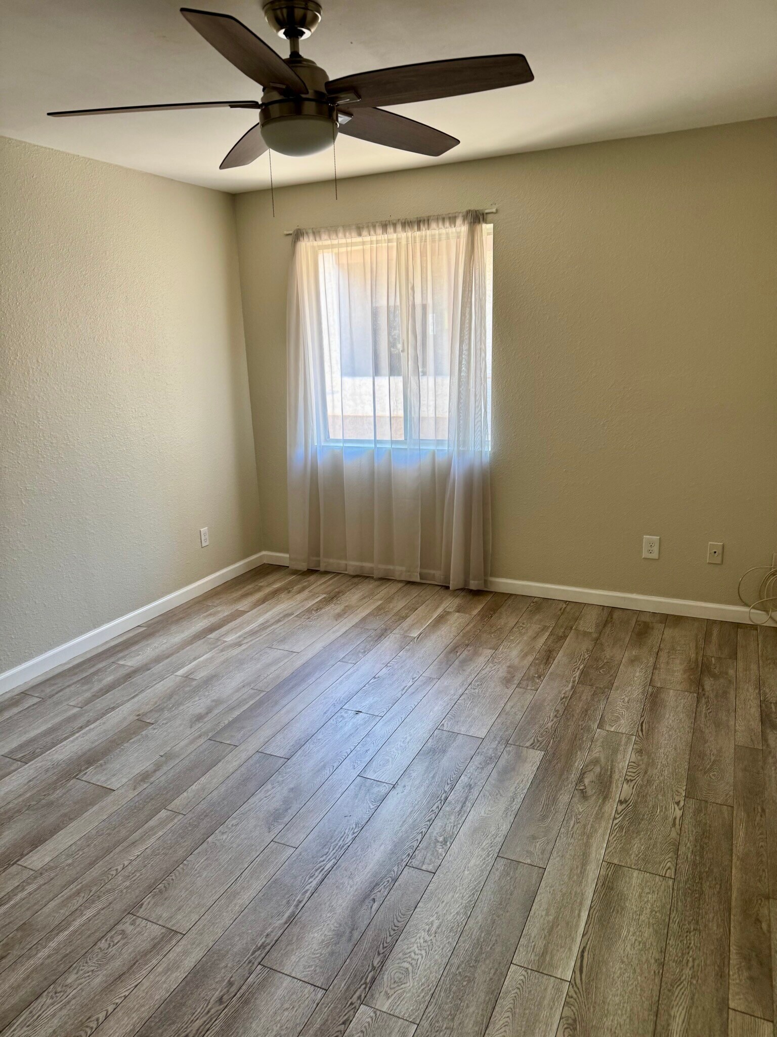 Building Photo - 4554 E Paradise Village Pky N