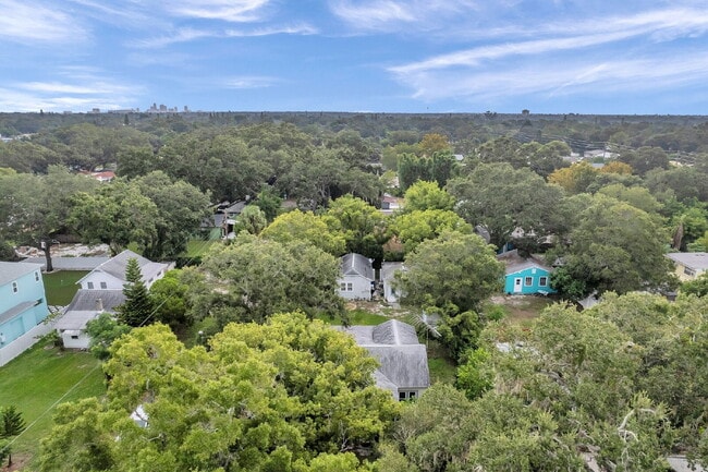 Building Photo - Gulfport Arts District Living — Furnished 3BR Bungalow with Large Yard and Easy Coastal Access |