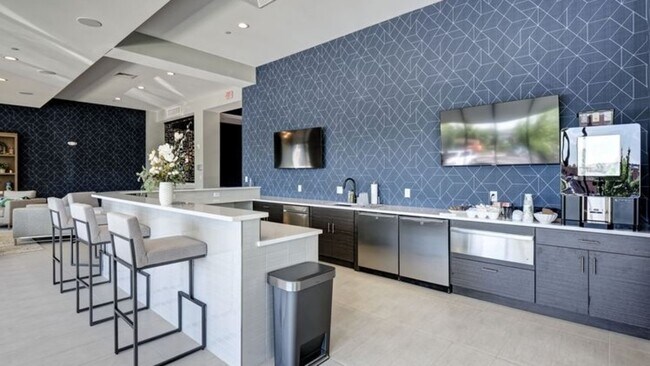 Building Photo - 1160-1178 Silas Deane Hwy