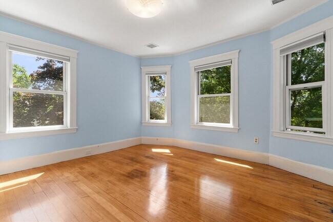Building Photo - 161 Highland Ave