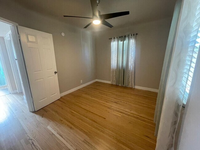 Building Photo - 2626 Sierra Dr NE