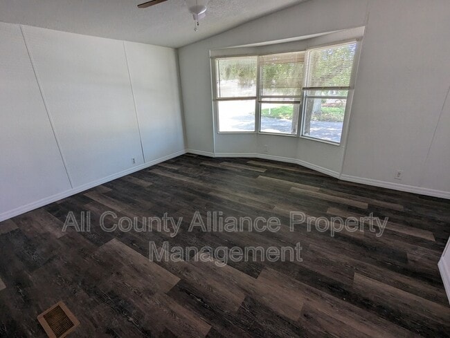 Building Photo - 34335 Lodge Dr