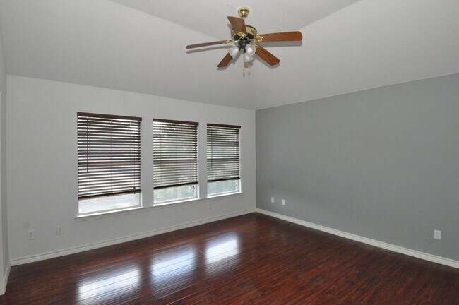 Building Photo - Spacious home for growing family with multiple dining and living areas! HUGE backyard!