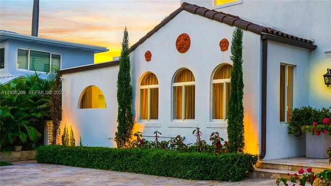 Building Photo - 1201 NE 85th St