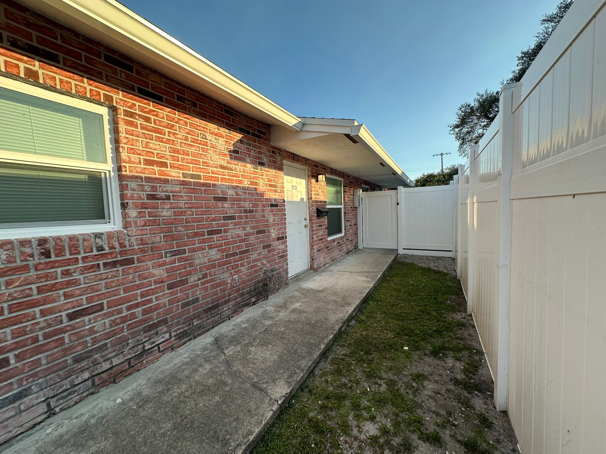 Building Photo - 2112 Garfield St