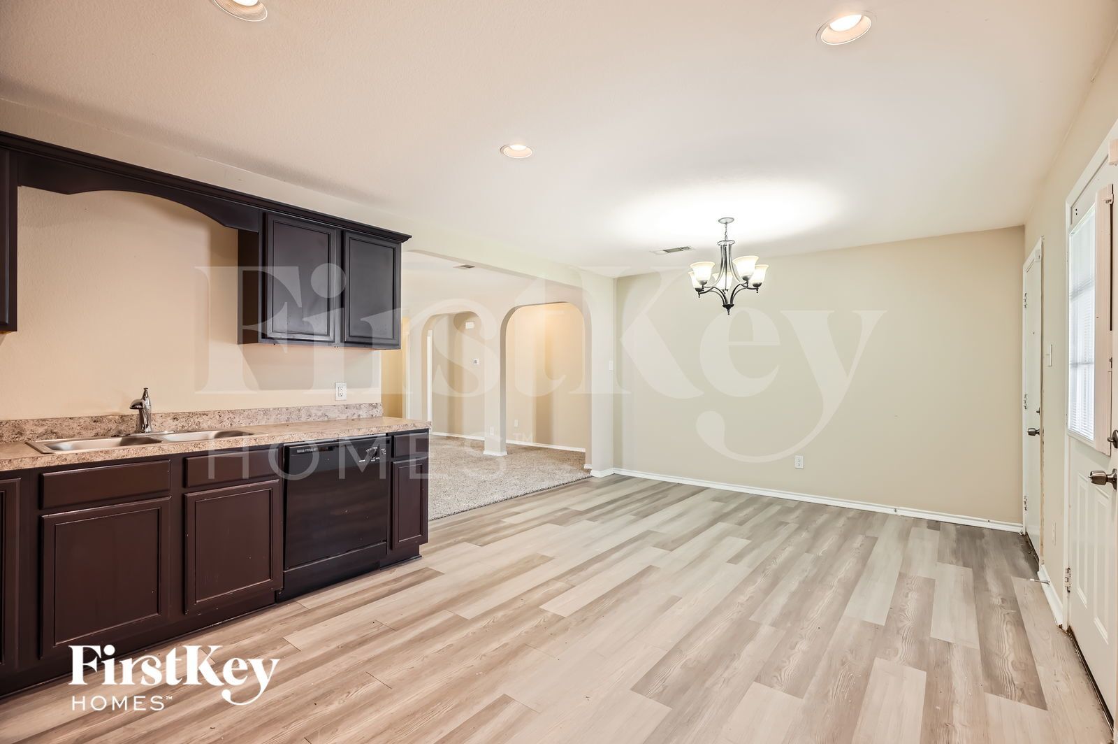 Building Photo - 1925 Cross Oaks Dr