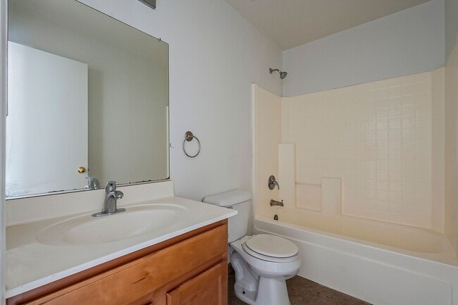 Building Photo - 4 Bedroom home for rent