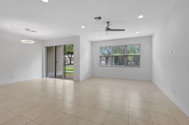 Building Photo - 91 Palm Ln