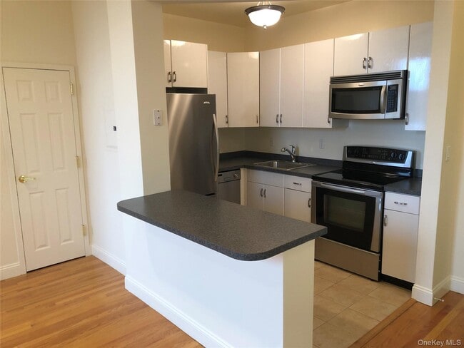 Building Photo - 303 Main St