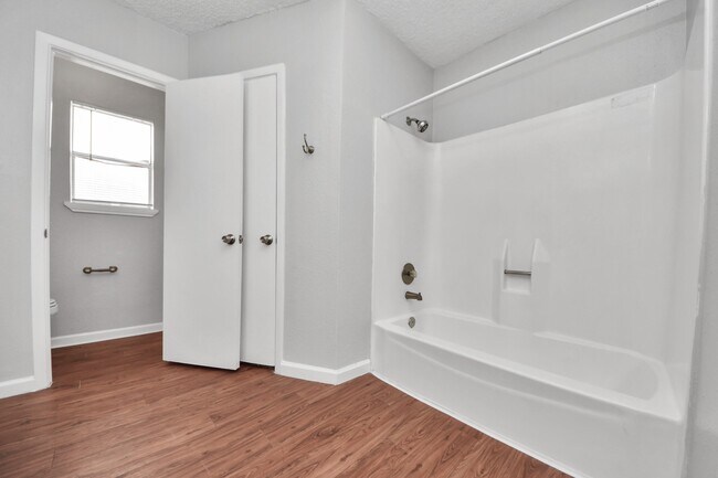 Building Photo - 16714 Britford