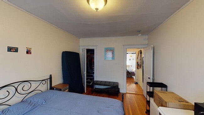 Building Photo - Beautiful spacious penthouse unit with great location in Allston available NOW!!
