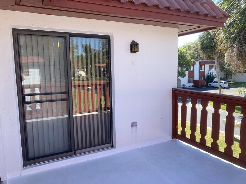 Balcony - 2033 Oak Meadow Cir