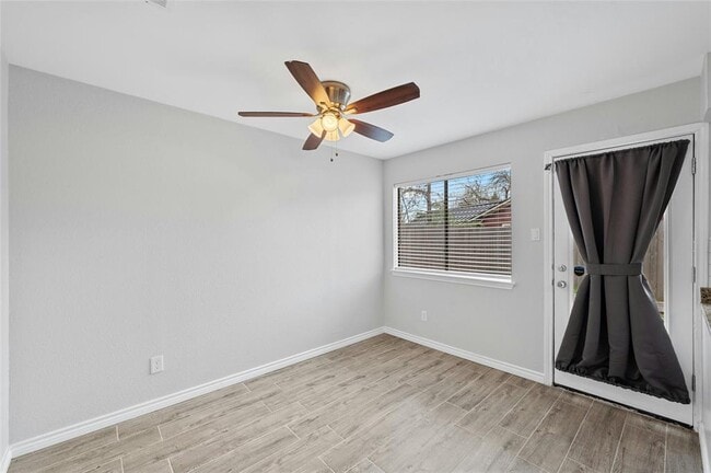 Building Photo - 8303 Los Ranchos Dr