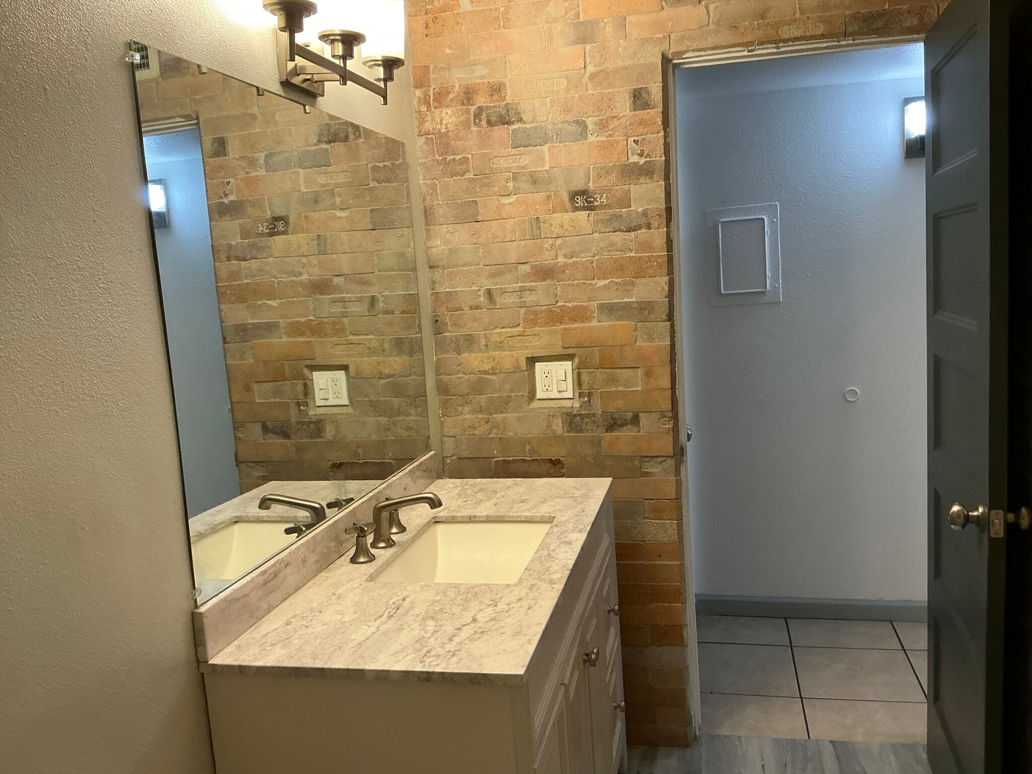 Building Photo - 45652 Lantana Ave