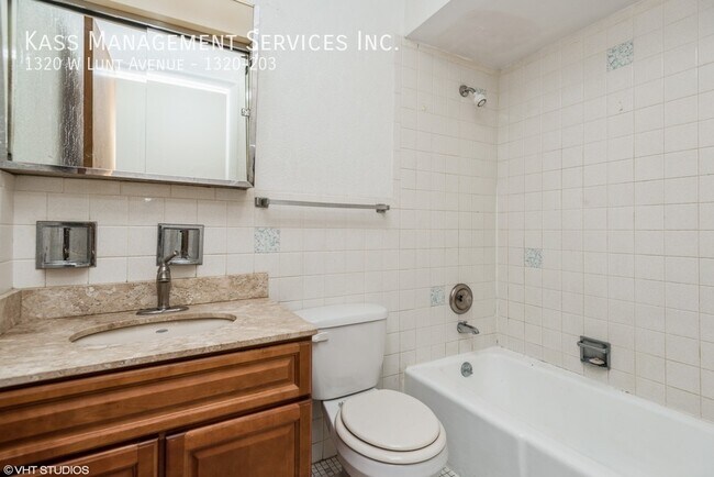 Building Photo - 1320 W Lunt Ave