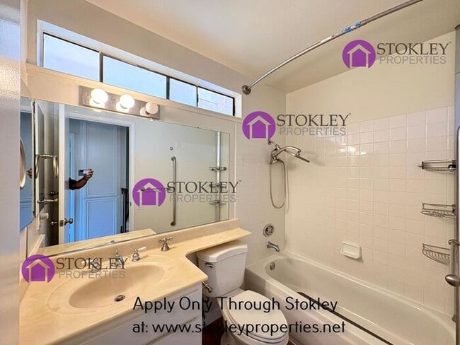 Building Photo - 622 Sutton Ct