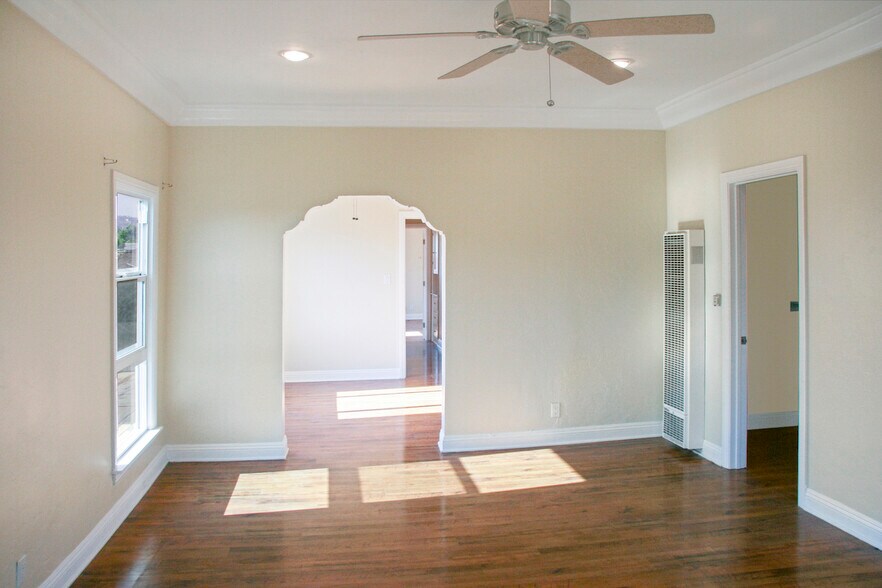 Building Photo - 6071 1/2 Pickford St