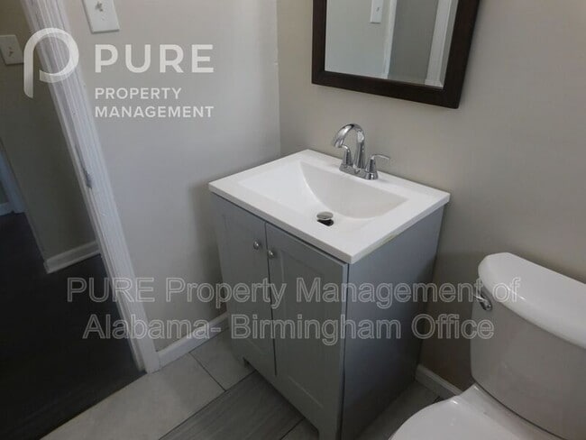 Building Photo - 2028 Progress St