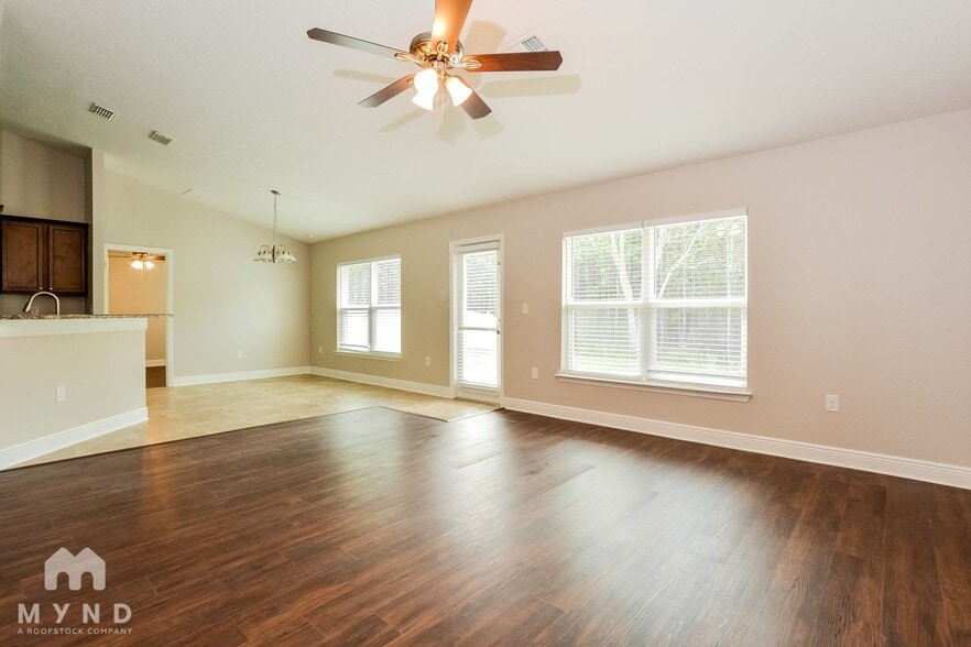 Building Photo - 1947 Angel Fish Loop