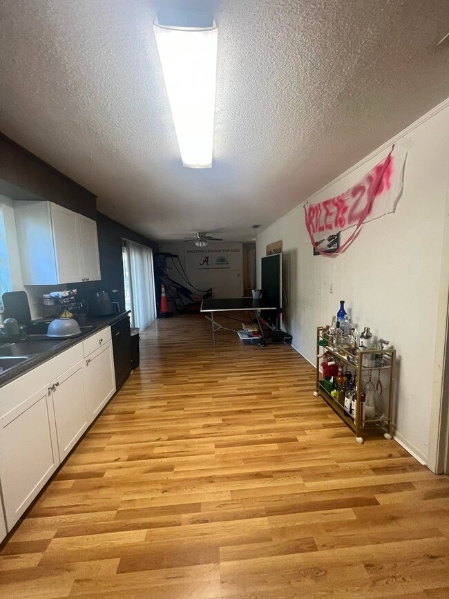 Building Photo - 206 N Lipona Rd