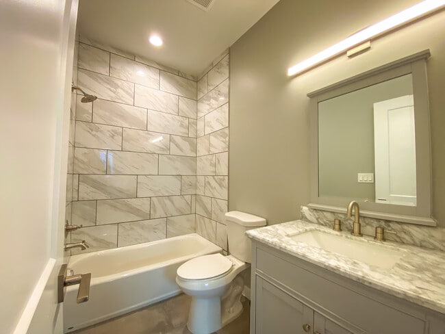 Building Photo - 844 Tijeras Ave NW