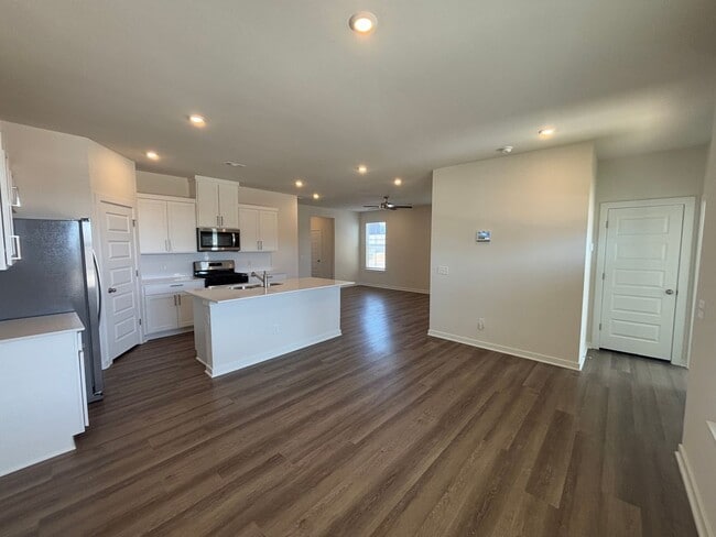 Building Photo - 4802 W Planetree St