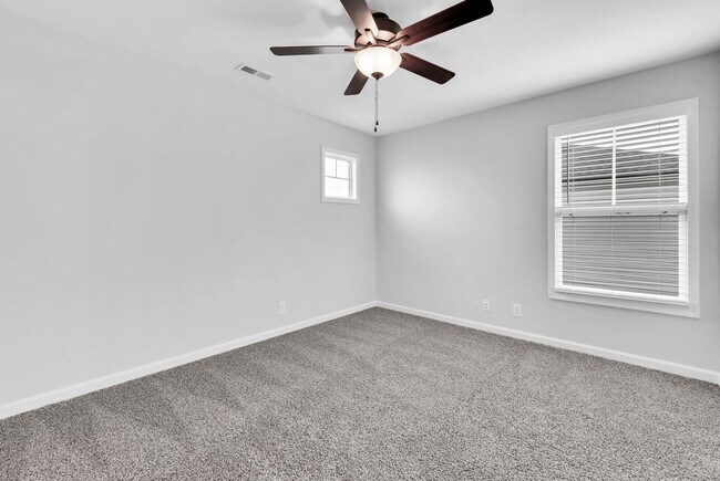 Building Photo - 1196 Cottonwood Dr