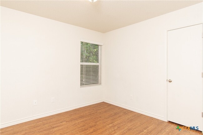Building Photo - 401 Bonnie Dr