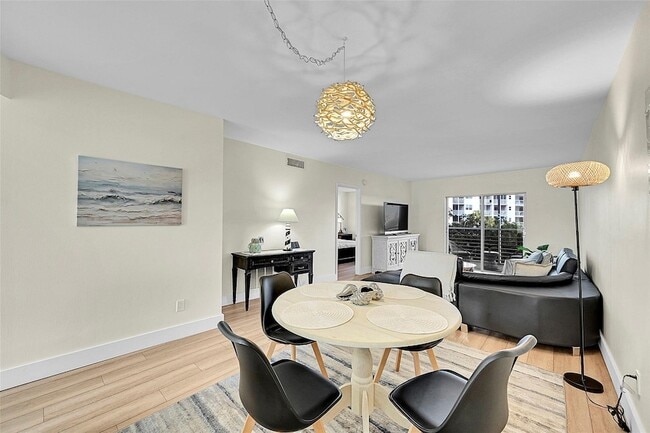 Building Photo - 2731 NE 14th Street Causeway