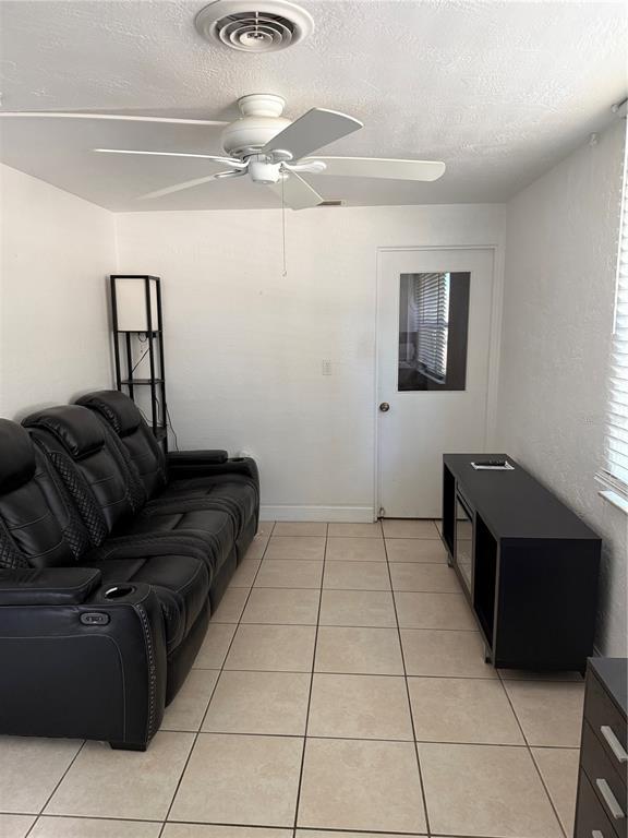 Building Photo - 3601 Saxon Dr