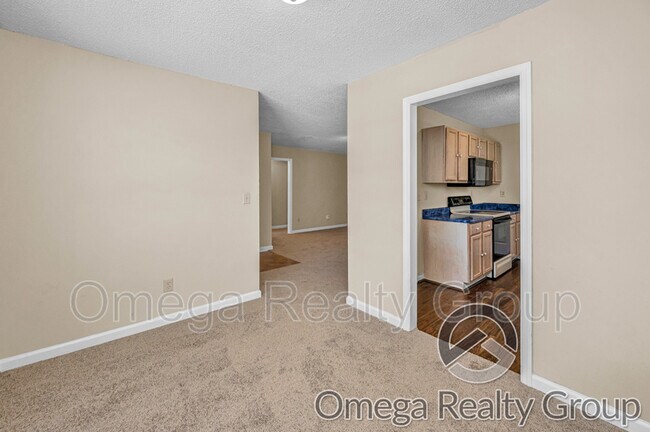 Building Photo - 6749 Lakes Edge Ln