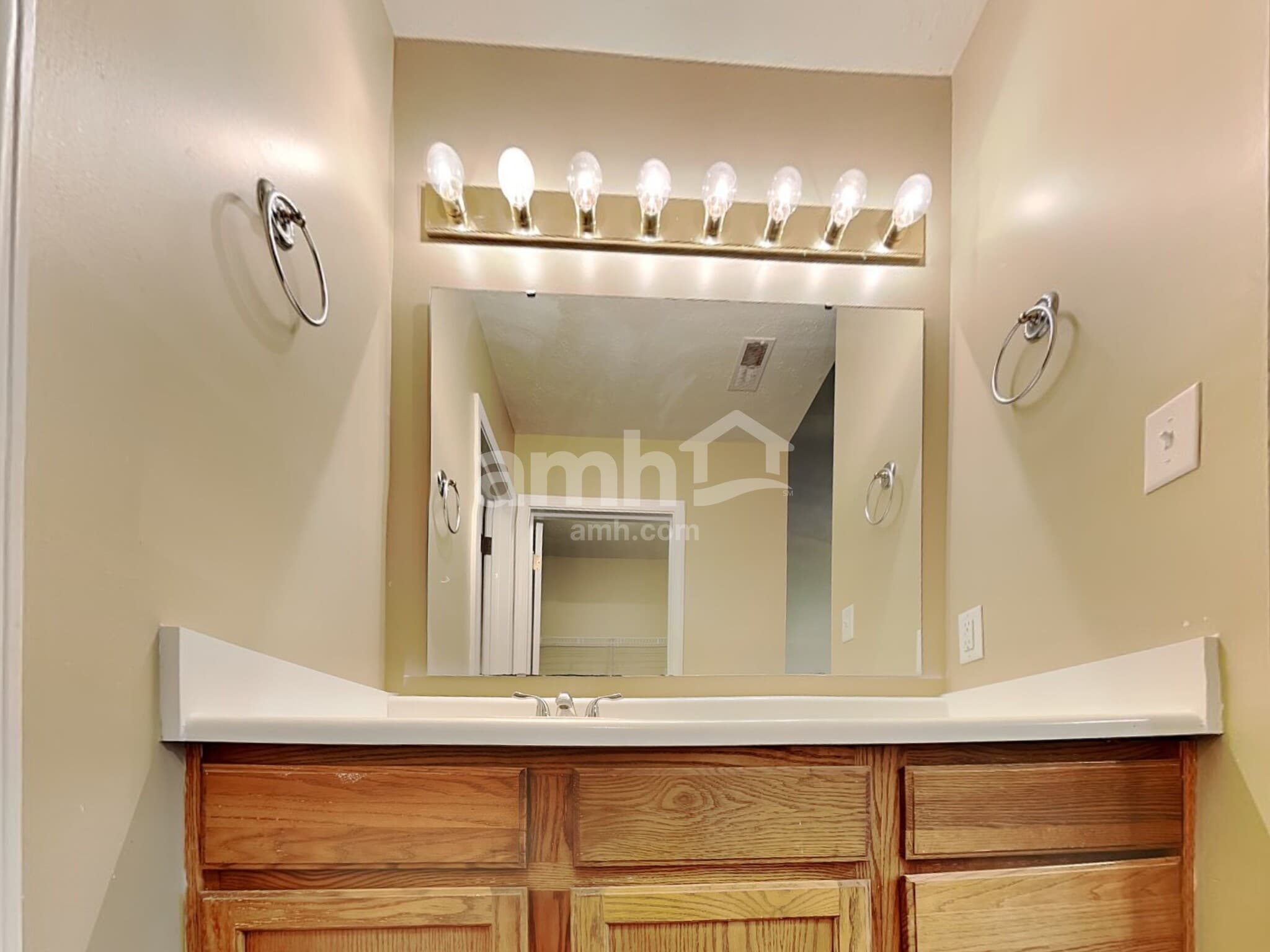 Building Photo - 1460 Persimmon Cir