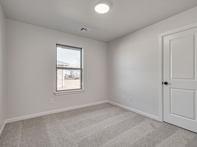 Building Photo - Newer Home in Washington under $1,500!