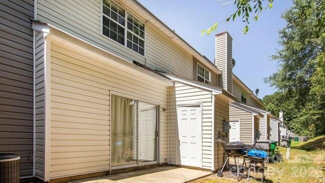 Building Photo - 3134 Summercroft Ln