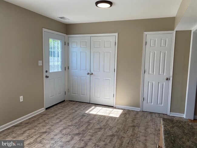 Building Photo - 208 Hackberry Dr