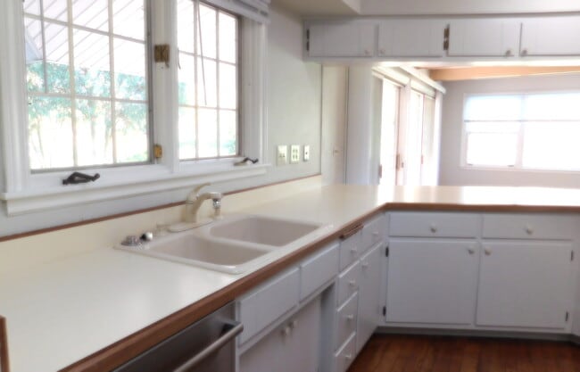 Building Photo - 1117 Summit Hills Ln