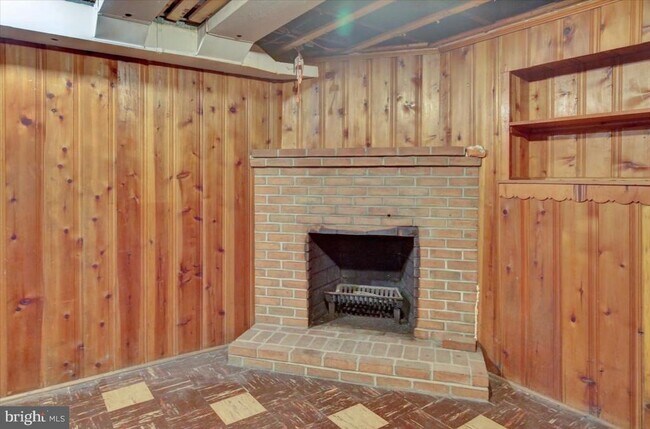 Building Photo - 23 Trebor Pl
