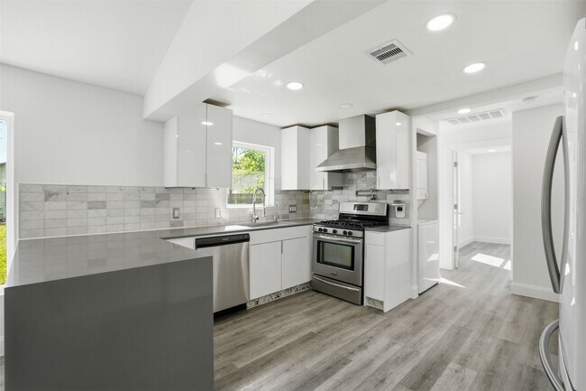 Building Photo - 4929 Creekmont Dr