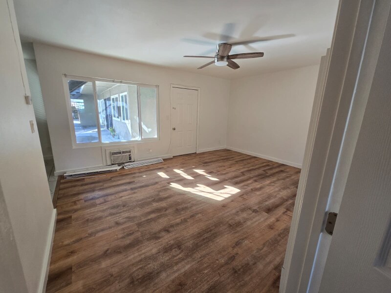 Building Photo - 11820 Hart St