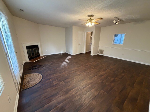 Building Photo - 1695 Brewer Rd