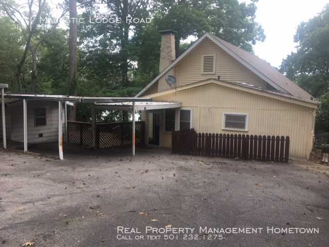 Building Photo - LAKE HOUSE WITH CHARACTER AND CHARM