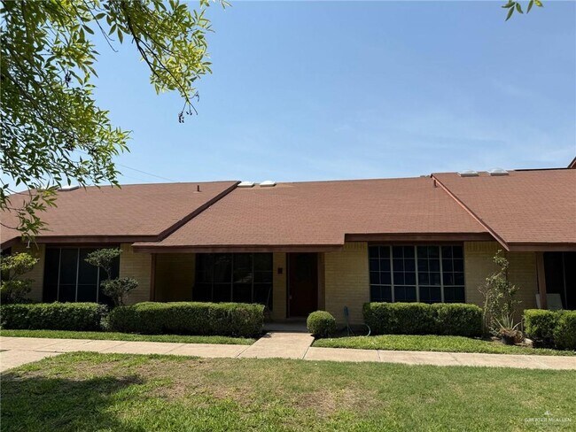 Primary Photo - 901 E Dallas Ave
