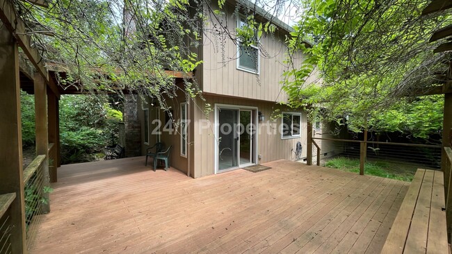 Building Photo - Stunning Home in Tranquil SW Neighborhood