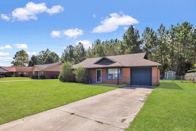 Building Photo - AVAILABLE EARLY OCTOBER [DOG FRIENDLY]