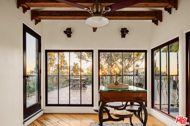 Building Photo - 2002 N Las Palmas Ave