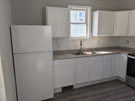 Building Photo - 224 N Palm St