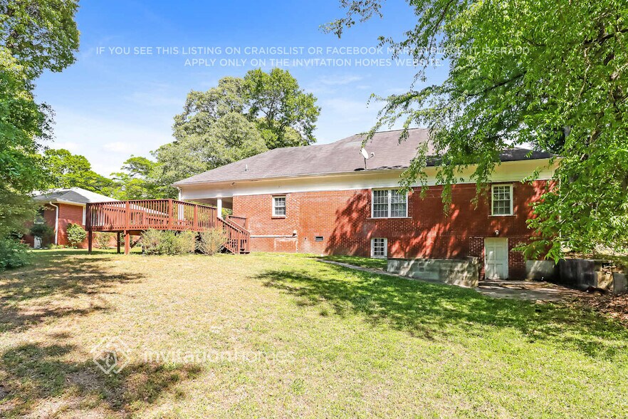Building Photo - 6323 Temple St