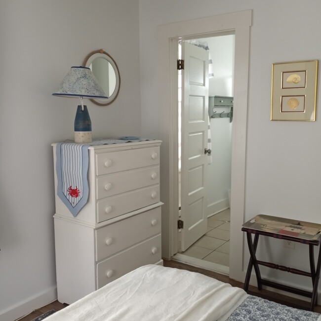 Bedroom storage with en suite Bath - 40 Atlantic St